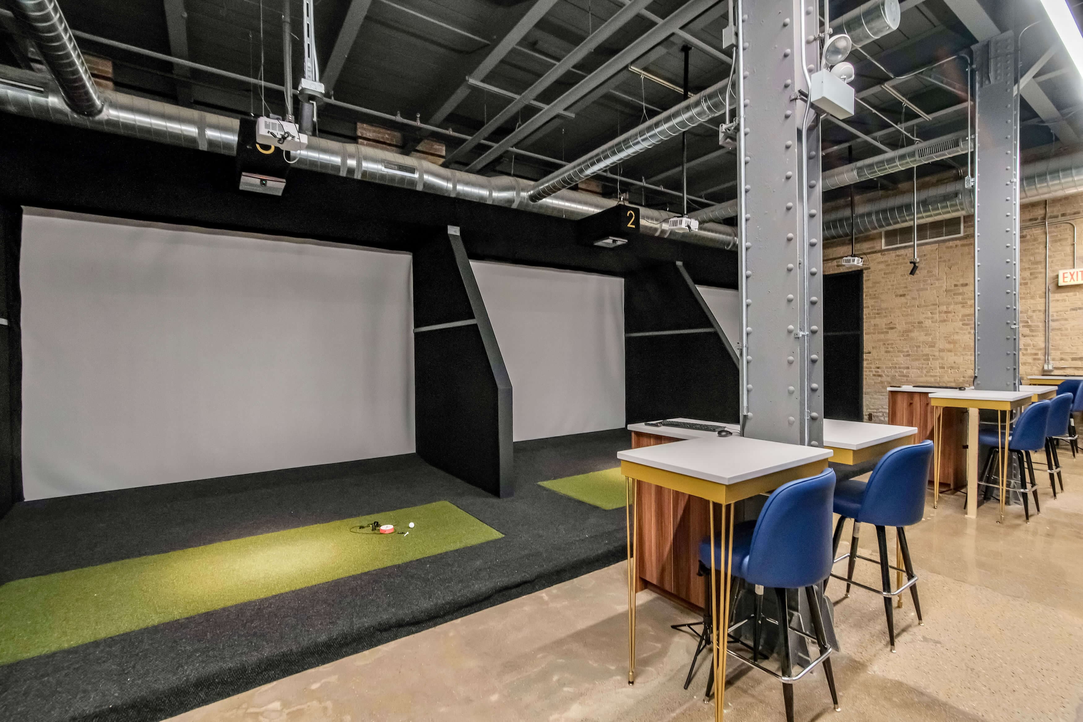 Goose Island Golf Club indoor golf simulator bay